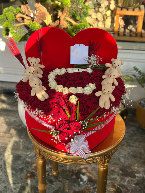 WITH A JOYFUL GIFT BOX 😍