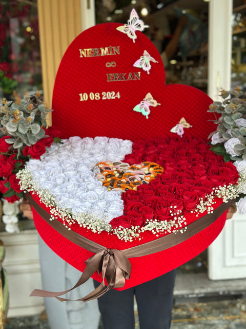 GIANT ARTIFICIAL ROSE ARRANGEMENT ⚜️