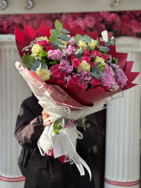 LÜKS KARMA BUKET — GÜL, KRİZANTEM VE ÖZEL YEŞİİLLER