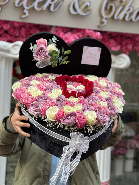 KALPLİ DEV LÜKS KUTU — RENKLİ GÜLLERLE “AŞK” YAZILI TASARIM 💖🌹