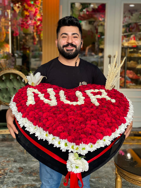 DEV İSİM CANLI GÜL KUTU 🧣