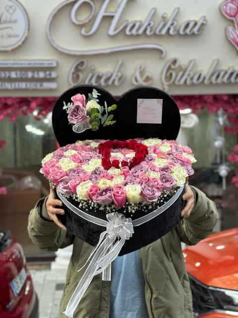 KALPLİ DEV LÜKS KUTU — RENKLİ GÜLLERLE “AŞK” YAZILI TASARIM 💖🌹