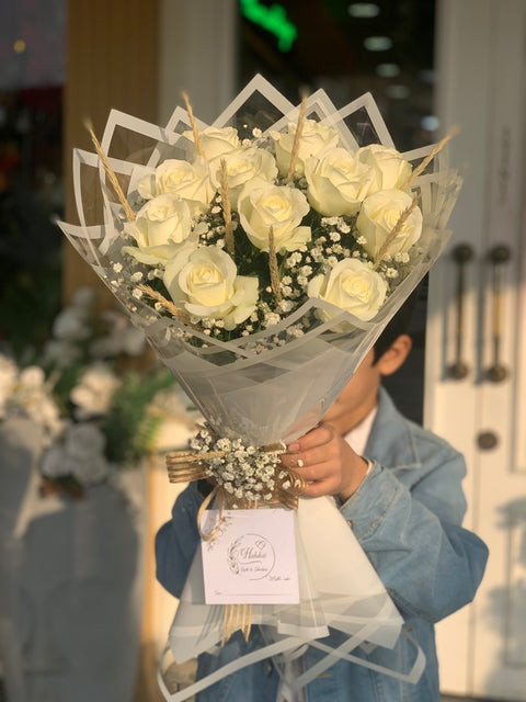 11 WHITE IMPORTED ROSES 🤍