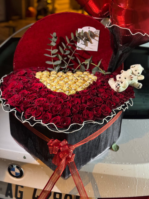 50 Cm kutuda canlı gül ve çikolata