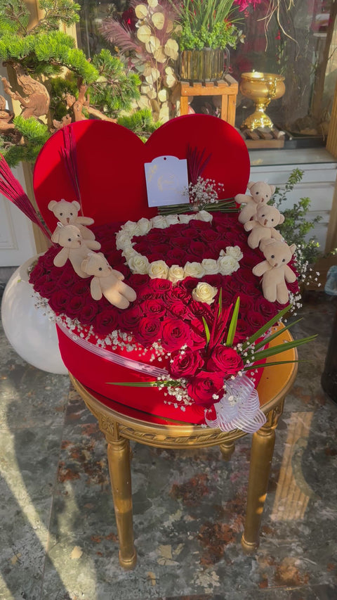 WITH A JOYFUL GIFT BOX 😍